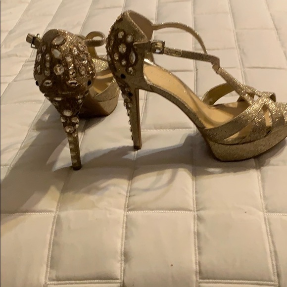 Heels - Picture 3 of 3